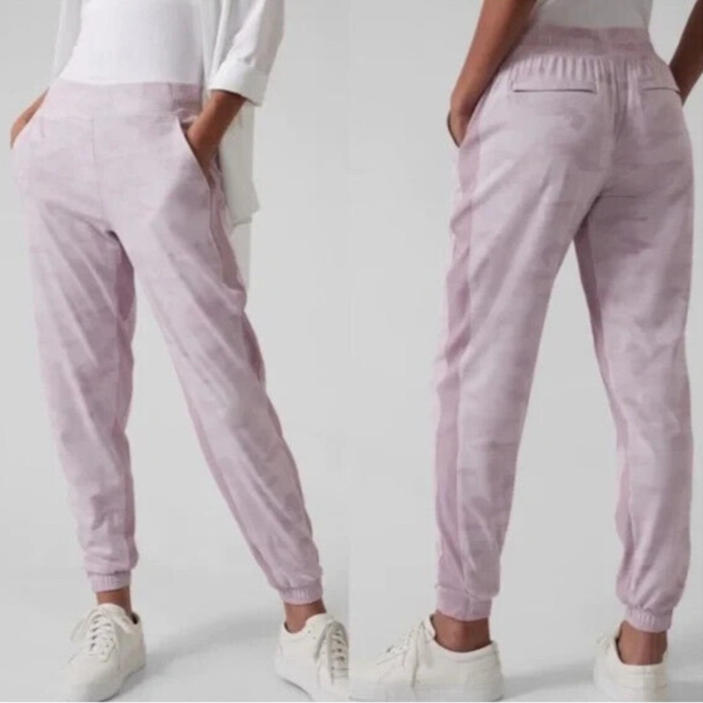 ATHLETA BROOKLYN LINED CAMO JOGGER WOMEN SIZE